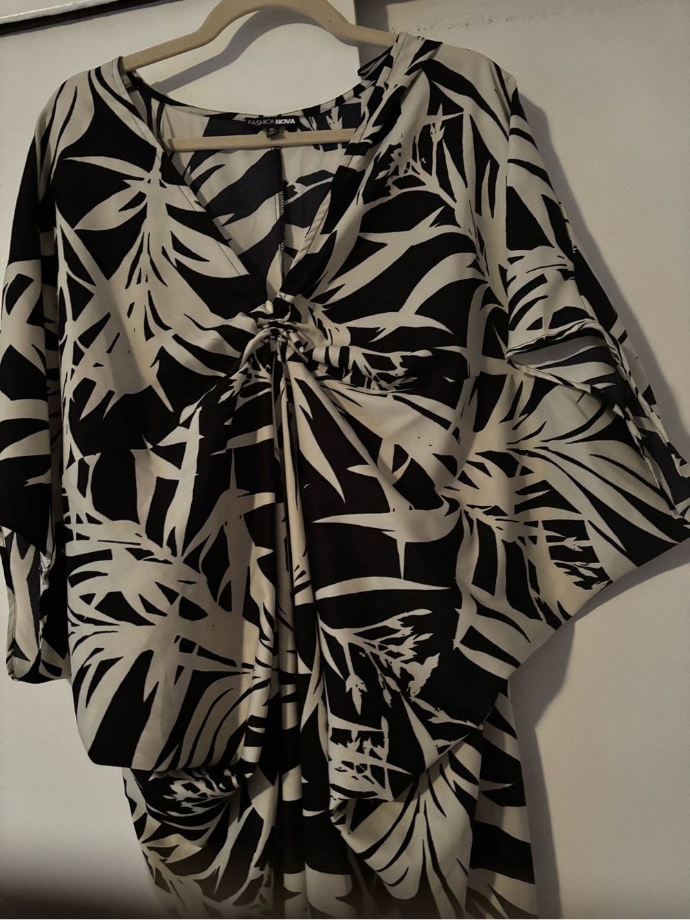 Like new Fashion Nova Flowy Black and White Tropical Print Dress XL - Picture 3 of 4